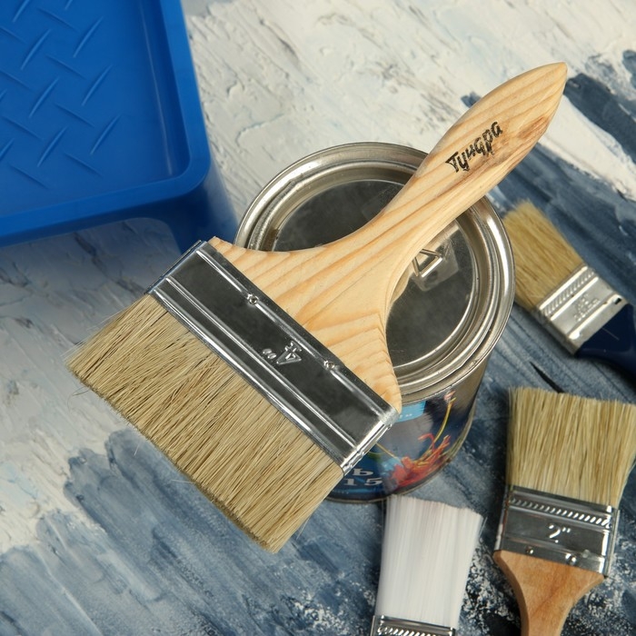 Кисть плоская ТУНДРА, смешанная щетина, деревянная рукоятка, 4 Кисть плоская ТУНДРА, смешанная щетина, деревянная рукоятка, 4", 100 мм