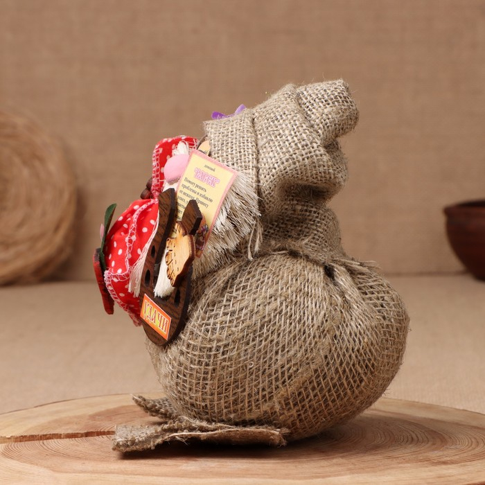 Оберег-домовой Оберег-домовой "Васек на мешковине, с красным мешком ", 26х21х21 см