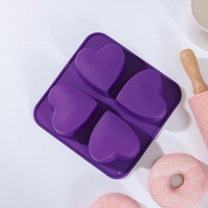 Форма для выпечки Доляна &laquo;Сердца&raquo;, силикон, 16&times;16 см, 4 ячейки (7&times;7&times;3 см), цвет красный