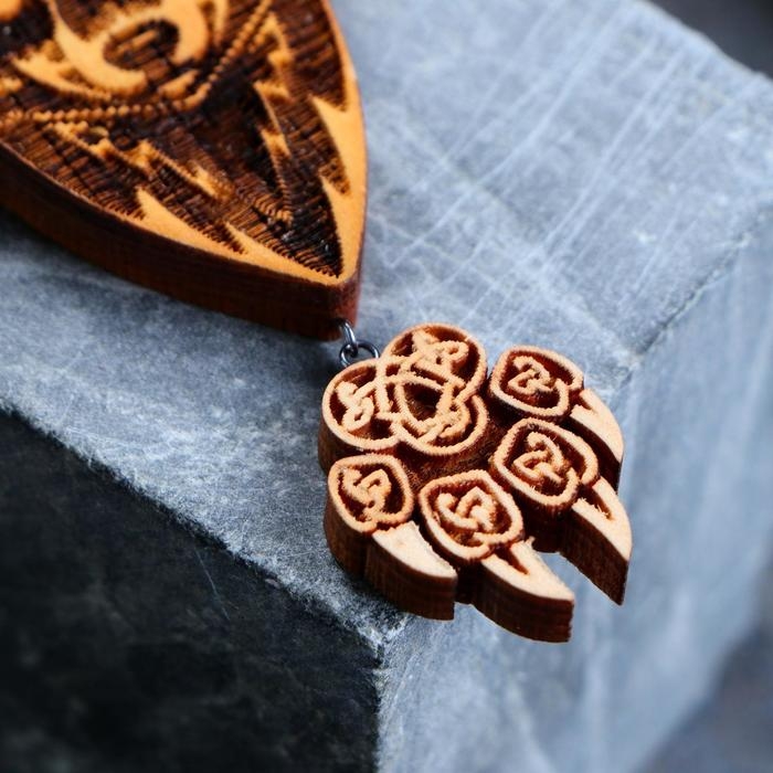 Подвеска Подвеска "Волк" тонированная, кедр, придаёт силы, помогает в карьере