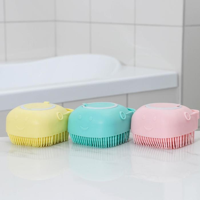 Щётка силиконовая с ёмкостью для мыла Доляна, цвет МИКС Щётка силиконовая с ёмкостью для мыла Доляна, цвет МИКС