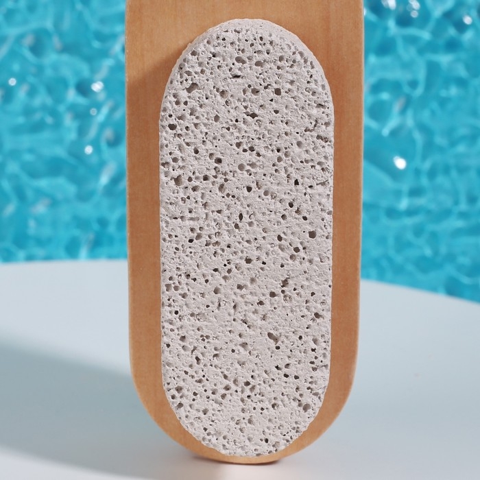 Пемза для педикюра с щёткой, с подвесом, натуральная щетина, 9,5 × 4 см, в коробке, цвет бежевый Пемза для педикюра с щёткой, с подвесом, натуральная щетина, 9,5 × 4 см, в коробке, цвет бежевый