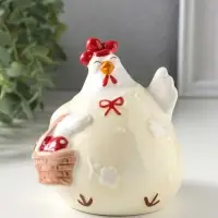 Сувенир керамика "Курочка-наседка в сливочном, с корзинкой цветов" 10,1х9,4х10,7 см