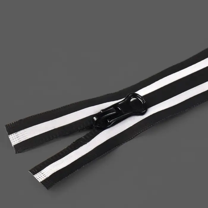 Молния «Спираль», №5, разъёмная, водонепроницаемая, со светоотражающей лентой, замок автомат, 100 см, чёрная, серая Молния «Спираль», №5, разъёмная, водонепроницаемая, со светоотражающей лентой, замок автомат, 100 см, чёрная, серая