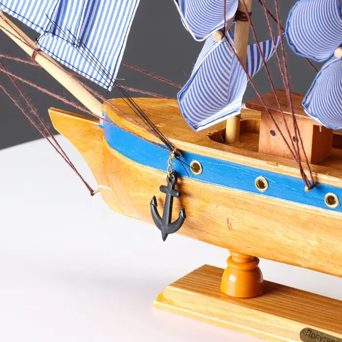 Сувенирная модель корабля &laquo;Эрна&raquo;, 40&times;7.5&times;38 см