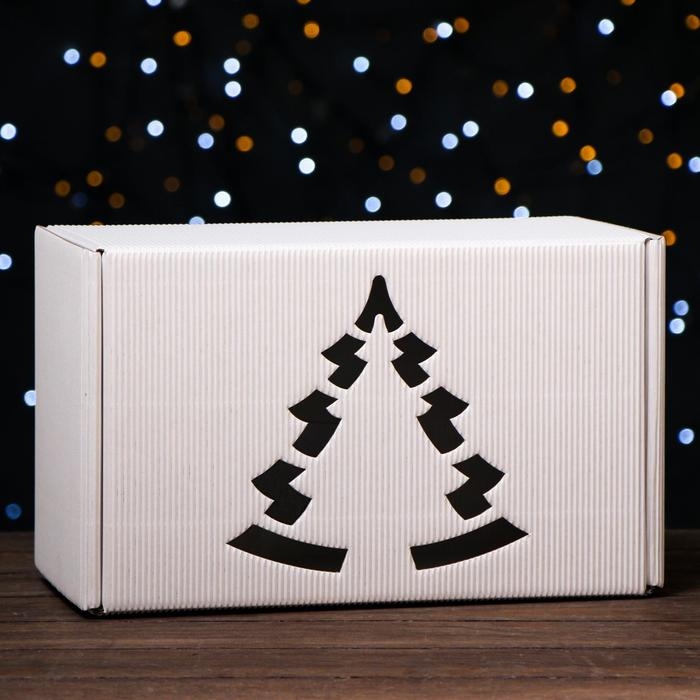 Подарочная коробка №25, белая, сборная, 33,2 х 21,3 х 17,3 см. Подарочная коробка №25, белая, сборная, 33,2 х 21,3 х 17,3 см.