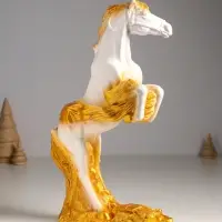 Фигура гипс &laquo;Победоносный конь&raquo;, 34&times;22&times;9 см, белый с золотом