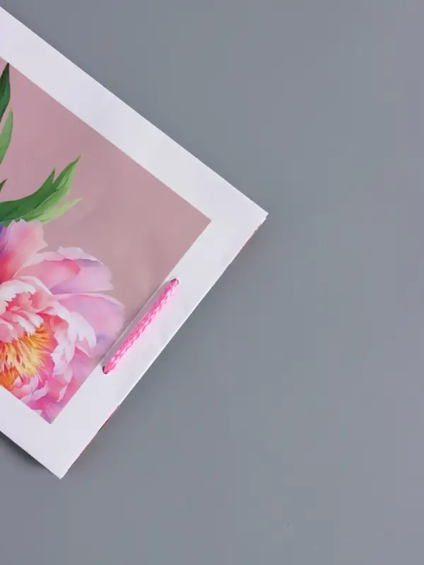 Пакет подарочный "Букет пионов" ламинированный 18 х 22,3 х 10 см