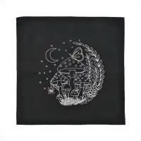 Вышивка гладью 20х20 см "Огни спящей чащи"