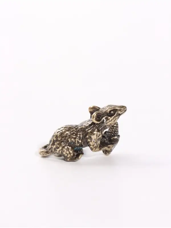 Фигурка декоративная &laquo;Мышка с кукурузой&raquo;, металл, 2.4&times;1.4&times;1.7 см
