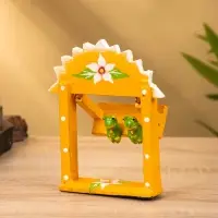 Сувенир "Лягушата на качелях" дерево 10х3,5х15 см, цв.  оранжевый Сувенир "Лягушата на качелях" дерево 10х3,5х15 см, цв.  оранжевый