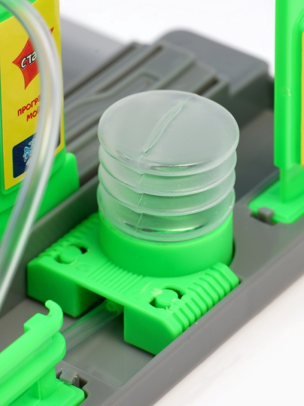 Автомойка &laquo;Синий трактор&raquo;, поливает водой, свет, звук