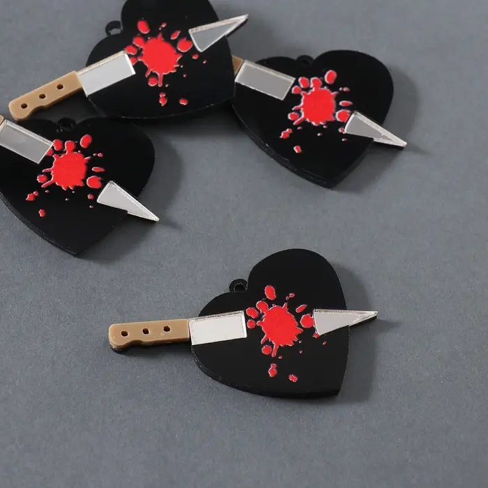 Декор для творчества акрил зеркальный Декор для творчества акрил зеркальный "Нож в сердце" 5,5х3,2х0,4 см