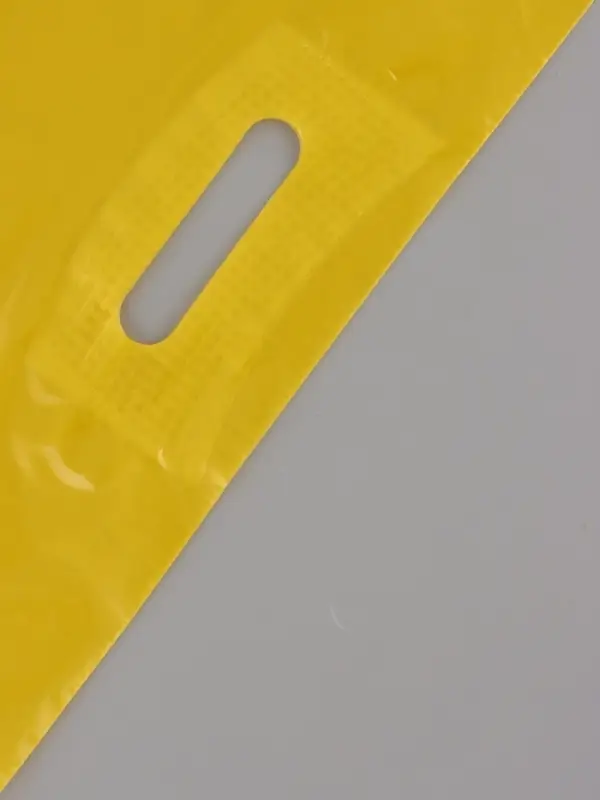 Пакет с вырубной усиленной ручкой ПВД 40х50 45 мкм Желтый