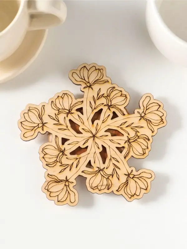 Подставка под горячее &laquo;Цветы&raquo;, вид 1, 11см, можжевельник, фанера