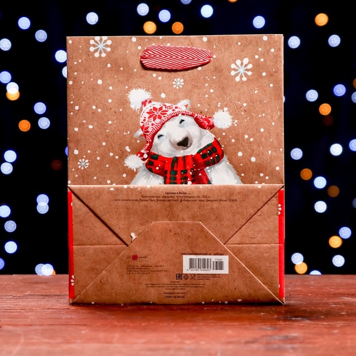 Пакет бумажный подарочный новогодний крафт Пакет бумажный подарочный новогодний крафт "Белый медведь" 18 х 22,3 х 10 см.