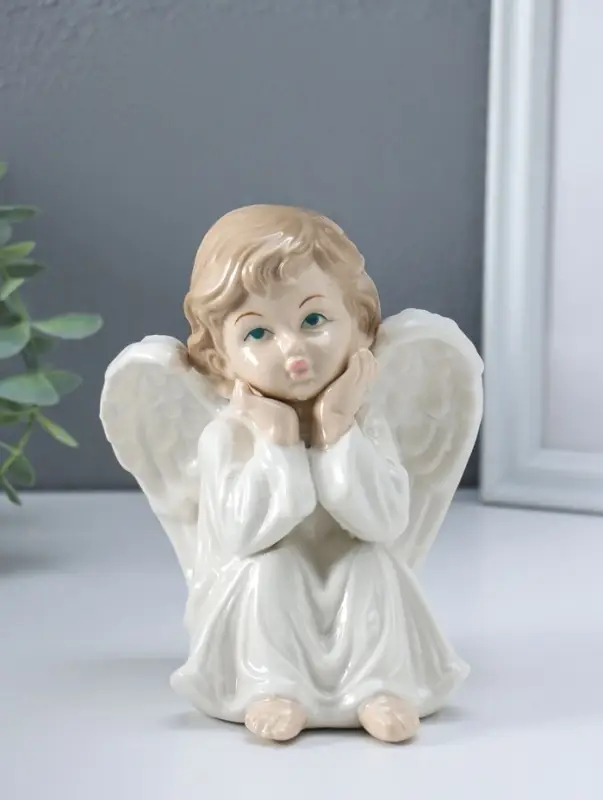 Сувенир керамика "Ангел в белом платье, сидит" 10х11х15,5 см