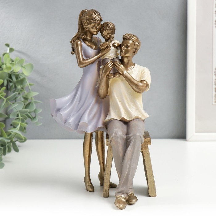 Сувенир полистоун Сувенир полистоун "Молодая семья" бело-сиреневый под бронзу 23х13х13,5 см