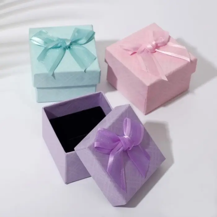 Коробочка подарочная под кольцо/серьги «Ромбы» 5×5 (размер полезной части 4.5×4.5 см), МИКС, вставка чёрная Коробочка подарочная под кольцо/серьги «Ромбы» 5×5 (размер полезной части 4.5×4.5 см), МИКС, вставка чёрная