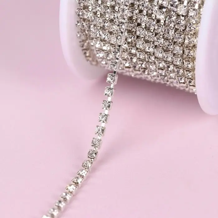 Цепь со стразами, металл, стекло, 2 мм, 9&plusmn;1 м, цвет серебряный