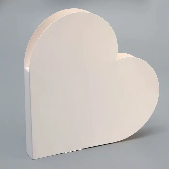 Подарочная коробка - сердце, с вкладышем внутри для конфет, открыток и сувениров, белая, 15&times;15&times;3 см