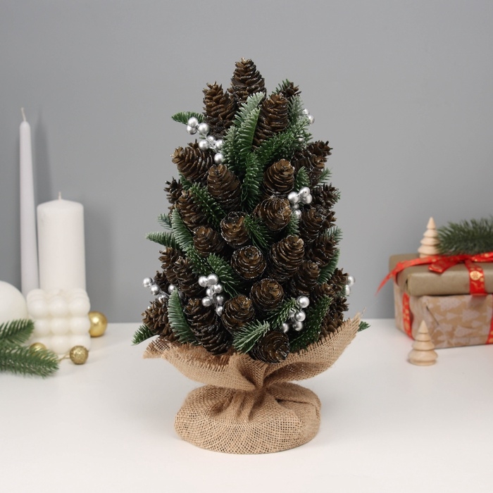 Искусственная ёлка с шишками «Зимнее волшебство» настольная, в мешочке, 30х16 см Искусственная ёлка с шишками «Зимнее волшебство» настольная, в мешочке, 30х16 см