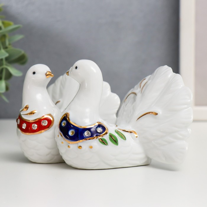 Сувенир керамика под фарфор 2 голубка 15*7,5*7 см, стразы Сувенир керамика под фарфор 2 голубка 15*7,5*7 см, стразы