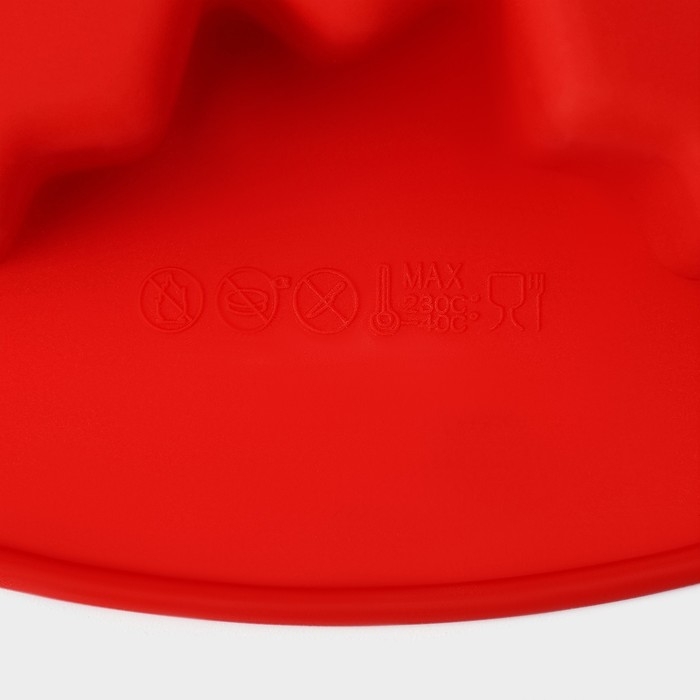 Форма для выпечки новогодняя Доляна &laquo;Снежинка&raquo;, силикон, 23&times;3,5 см, цвет красный