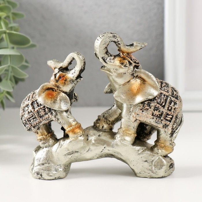 Сувенир полистоун Сувенир полистоун "Слоны на камне с попонах с наскальными рисунками" 11х11х3,5 см