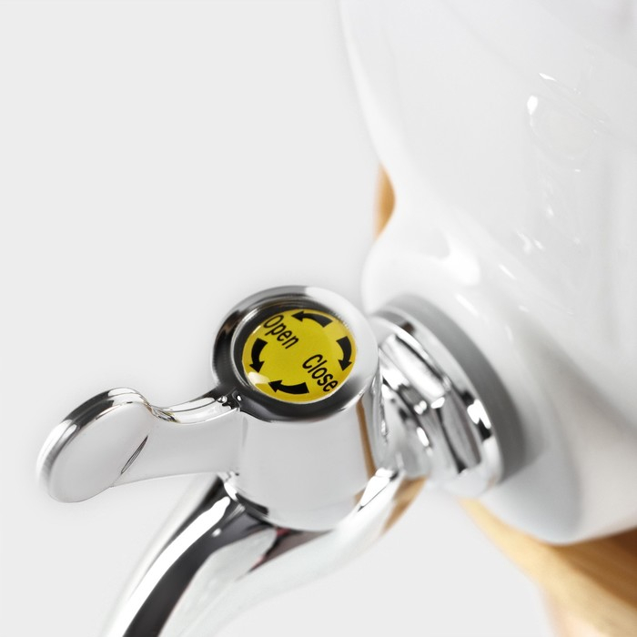 Бочонок фарфоровый с краником на деревянной подставке BellaTenero, 2,5 л, цвет белый Бочонок фарфоровый с краником на деревянной подставке BellaTenero, 2,5 л, цвет белый