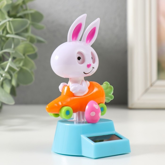 Маятник пластик от солнечной батареи Маятник пластик от солнечной батареи "Белый зайчик в машинке-морковке" 5,8х6,5х10,5 см