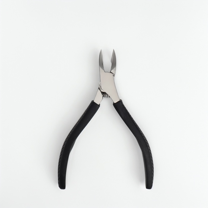 Кусачки педикюрные, скрытая пружина, прорезиненная ручка, 11 см, длина лезвия - 12 мм, цвет серебристый/чёрный