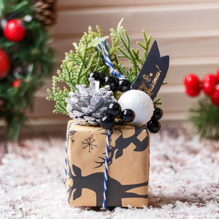 Украшение ёлочное Украшение ёлочное "Новогодний подарок" 9х11 см, бежевый