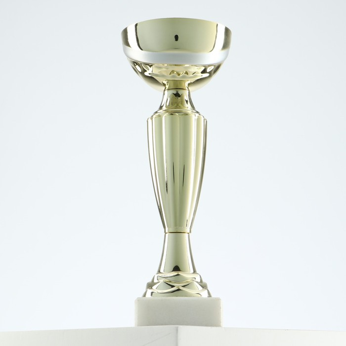 Кубок 106, наградная фигура, золото, подставка камень, 18,8 х 7 х 5 см. Кубок 106, наградная фигура, золото, подставка камень, 18,8 х 7 х 5 см.