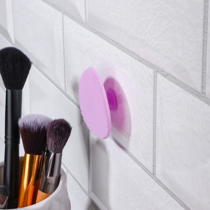 Щётка для умывания «Круг», на присоске, d = 5,5 см, цвет сиреневый Щётка для умывания «Круг», на присоске, d = 5,5 см, цвет сиреневый