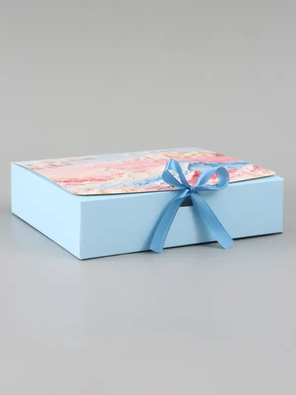 Коробка подарочная самосборная With love, 20&times;18&times;5 см, с лентой