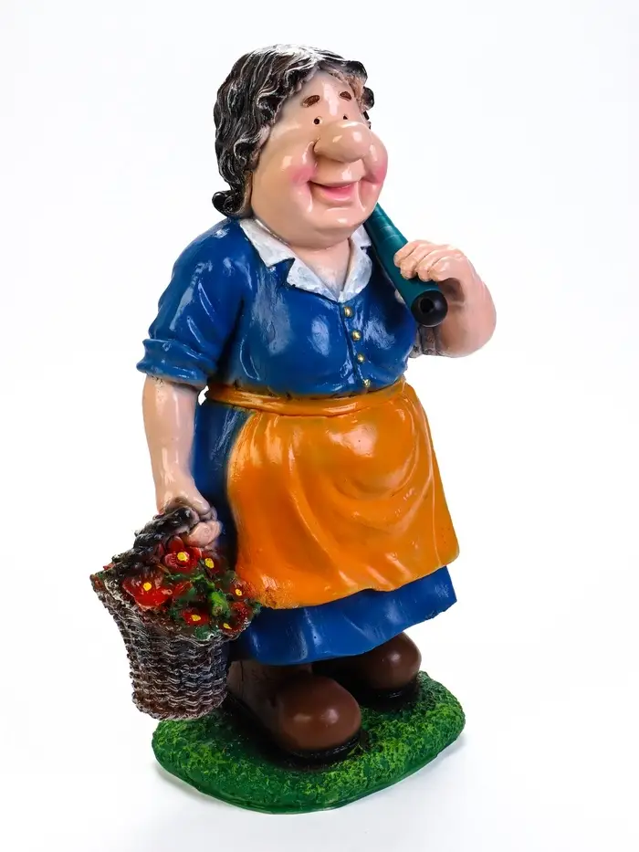 Садовая фигура из полистоуна &laquo;Баба с тяпкой&raquo;, 63&times;23&times;27 см