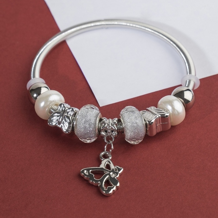 Браслет с жемчугом «Марджери» бабочка, цвет серебристо-белый в серебре, d=6,5 см Браслет с жемчугом «Марджери» бабочка, цвет серебристо-белый в серебре, d=6,5 см