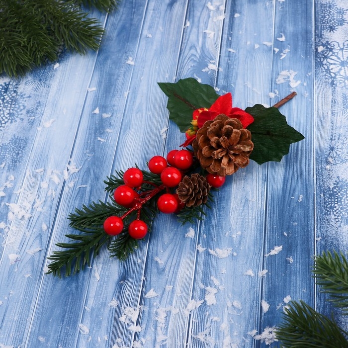 Декор  Декор "Зимнее очарование" шишки ягоды алый цветок, 30 см