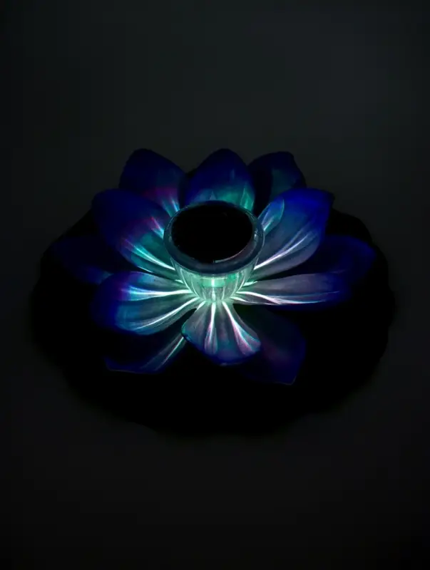 Садовый светильник для водоемов 28 х 28 х 9 см на солнечной бат-е Садовый светильник для водоемов 28 х 28 х 9 см на солнечной бат-е "Лотос" фиол-ый N010