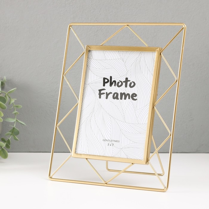 Фоторамка металл на 1 фото 13х18 см Фоторамка металл на 1 фото 13х18 см "Лофт. Треугольники" золото 20,5х1х25 см