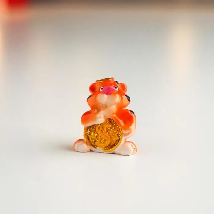 Фигурка полистоун «Тигр силач с золотой монетой», 3×1.5×2.7 см, МИКС