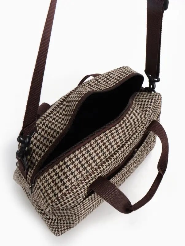 Сумка дорожная на молнии, 4 наружных кармана, длинный ремень, бежевая, коричневая Сумка дорожная на молнии, 4 наружных кармана, длинный ремень, бежевая, коричневая