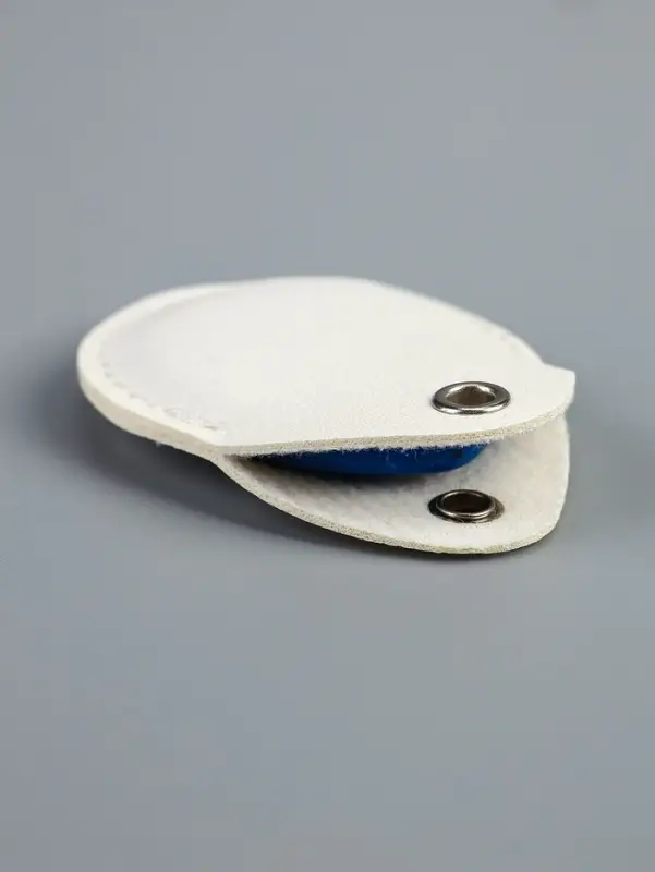 Брелок чехол для магнитных ключей, капля, белый 4,4х5,5 см