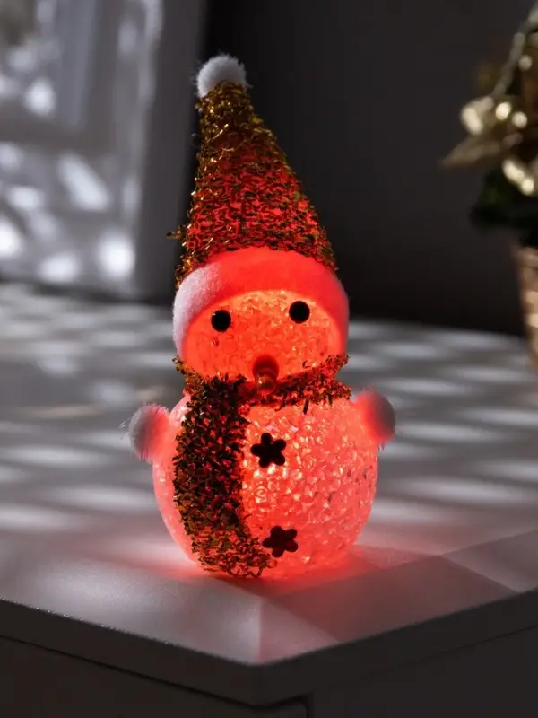 Ёлочная игрушка &laquo;Золотистый снеговичок&raquo;, 8 см, 1 LED, от батареек AG13&times;3, свечение мульти (RGB)