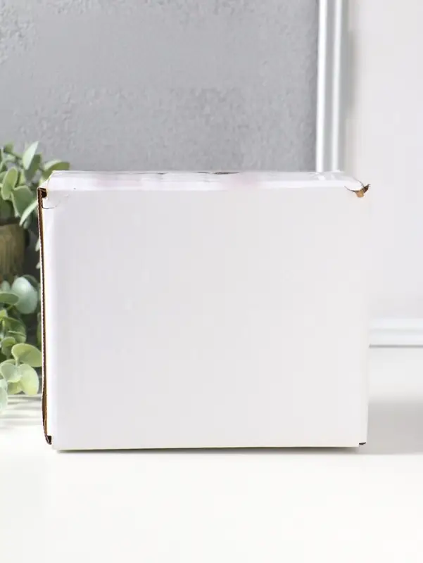 Сувенир полистоун лак "Жёлтый утёнок с красным сердцем" 6,5х6,2х9,5 см