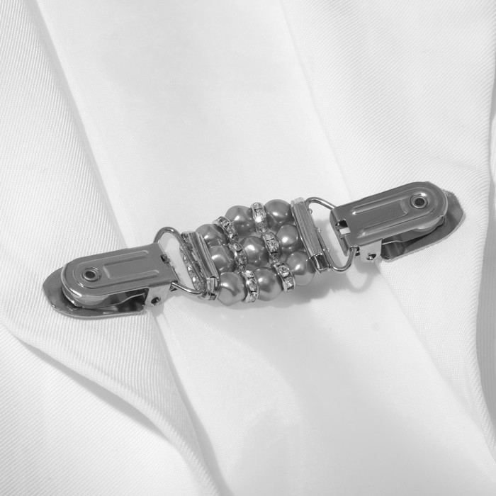 Зажим для кардигана «Грация», цвет бело-серый в серебре