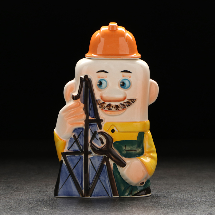 Штоф фарфоровый «Нефтяник. 4 сентября», в упаковке книге Штоф фарфоровый «Нефтяник. 4 сентября», в упаковке книге