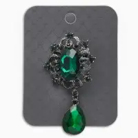 Брошь &laquo;Императрица&raquo;, вензеля, цвет изумрудный в сером металле