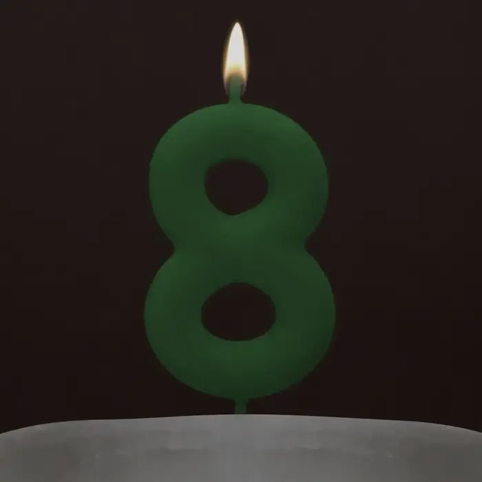 Свеча для торта, цифра &laquo;8&raquo;, светится в темноте, 3,8 х 8 см